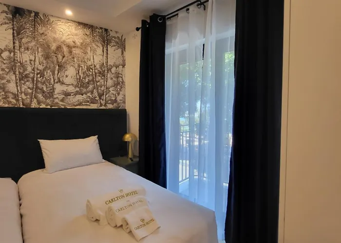 Carlton Hotel